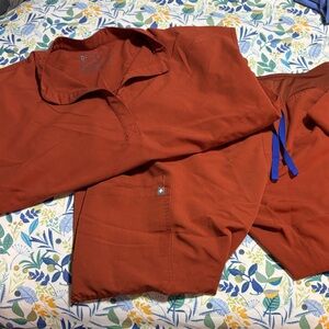 Woman's Figs Rust scrub set : top medium , pants large